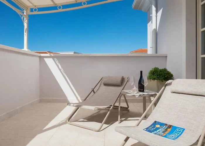 빌라 Luxury Adele Near Porec With Sea View And Private Pool